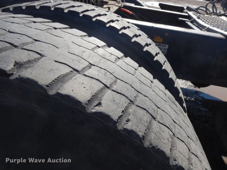 image for item DF6731 2000 Kenworth T600  semi truck