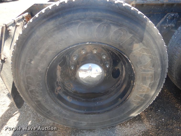 image for item DF6731 2000 Kenworth T600  semi truck