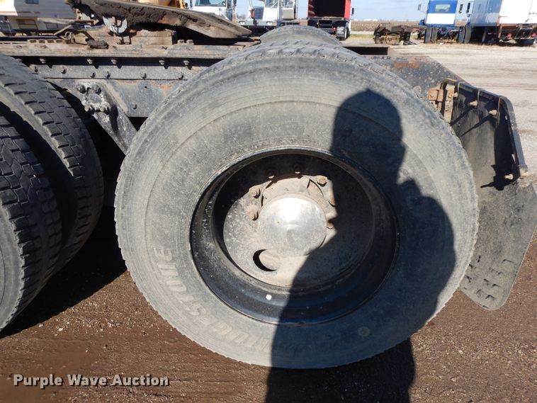 image for item DF6731 2000 Kenworth T600  semi truck