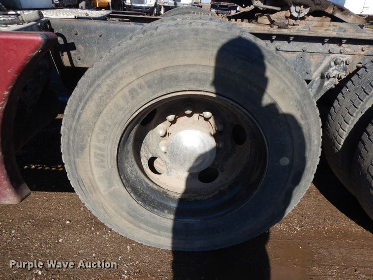 image for item DF6731 2000 Kenworth T600  semi truck