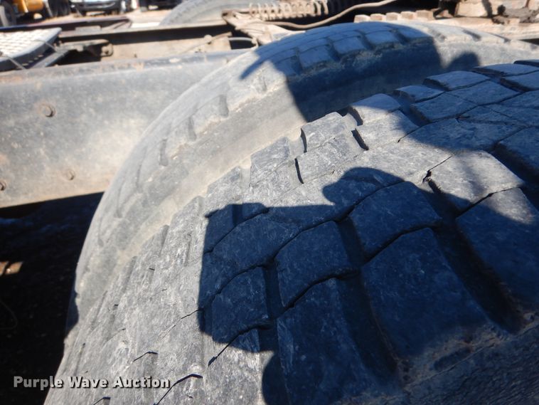 image for item DF6731 2000 Kenworth T600  semi truck