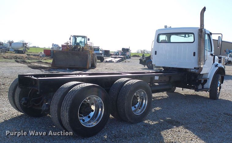 image for item DG2114 2004 Freightliner Business Class M2  truck cab and chassis