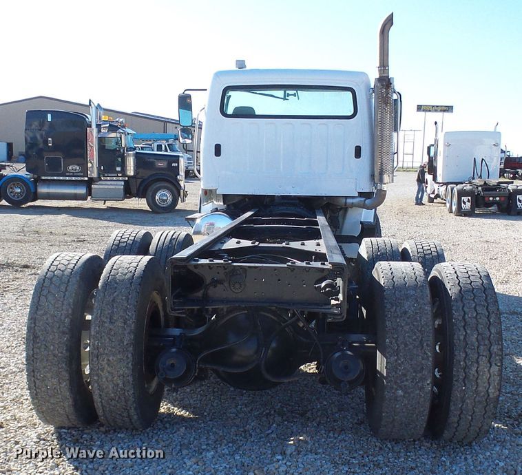 image for item DG2114 2004 Freightliner Business Class M2  truck cab and chassis