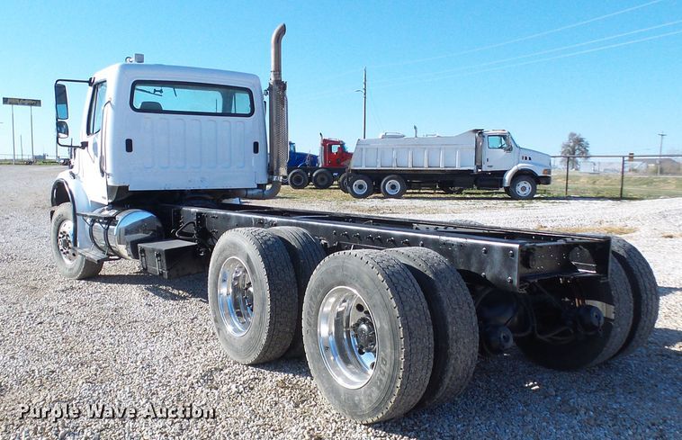 image for item DG2114 2004 Freightliner Business Class M2  truck cab and chassis