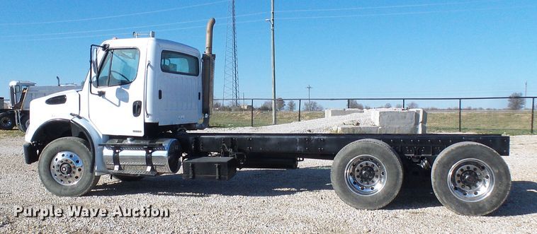 image for item DG2114 2004 Freightliner Business Class M2  truck cab and chassis