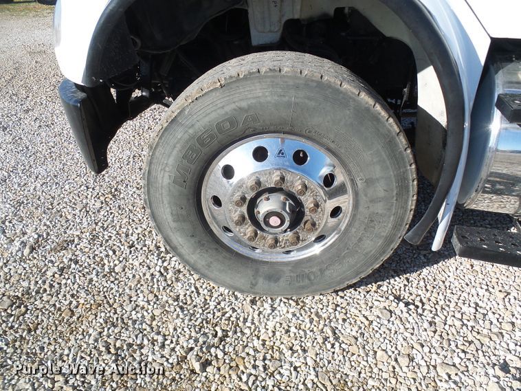 image for item DG2114 2004 Freightliner Business Class M2  truck cab and chassis