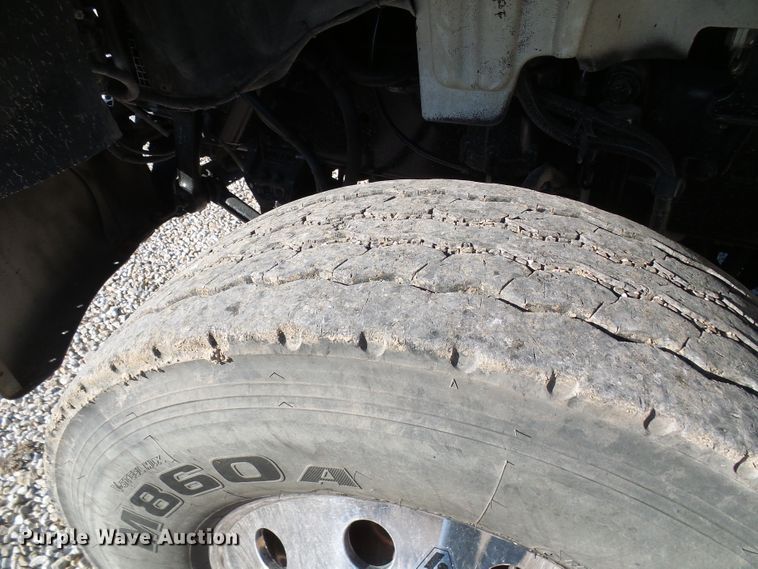 image for item DG2114 2004 Freightliner Business Class M2  truck cab and chassis