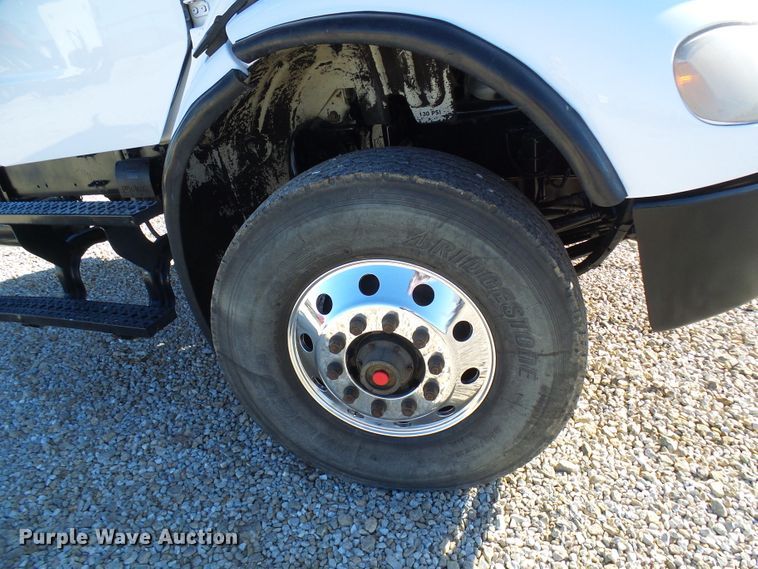 image for item DG2114 2004 Freightliner Business Class M2  truck cab and chassis