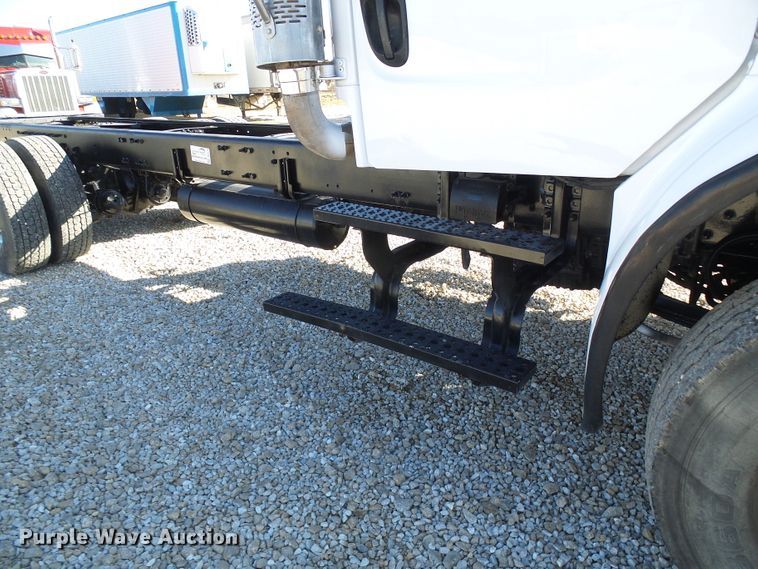 image for item DG2114 2004 Freightliner Business Class M2  truck cab and chassis