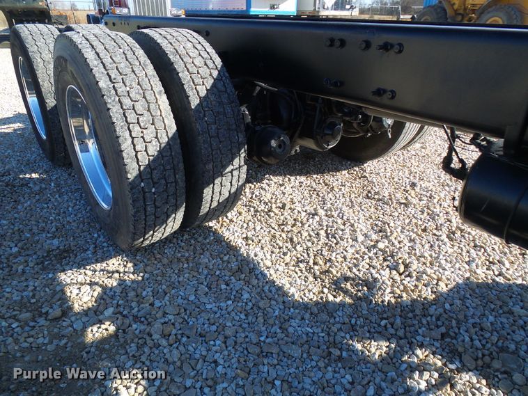 image for item DG2114 2004 Freightliner Business Class M2  truck cab and chassis