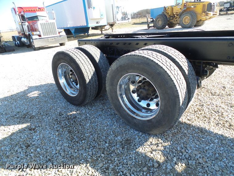 image for item DG2114 2004 Freightliner Business Class M2  truck cab and chassis