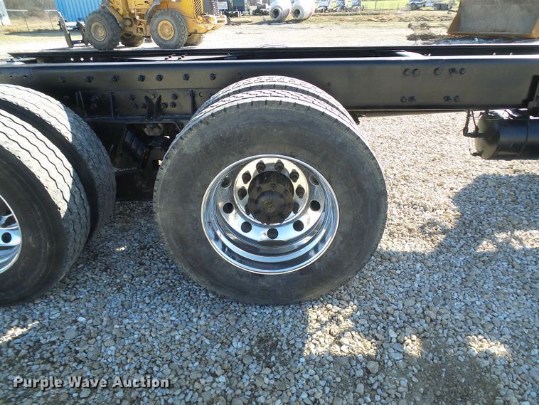 image for item DG2114 2004 Freightliner Business Class M2  truck cab and chassis