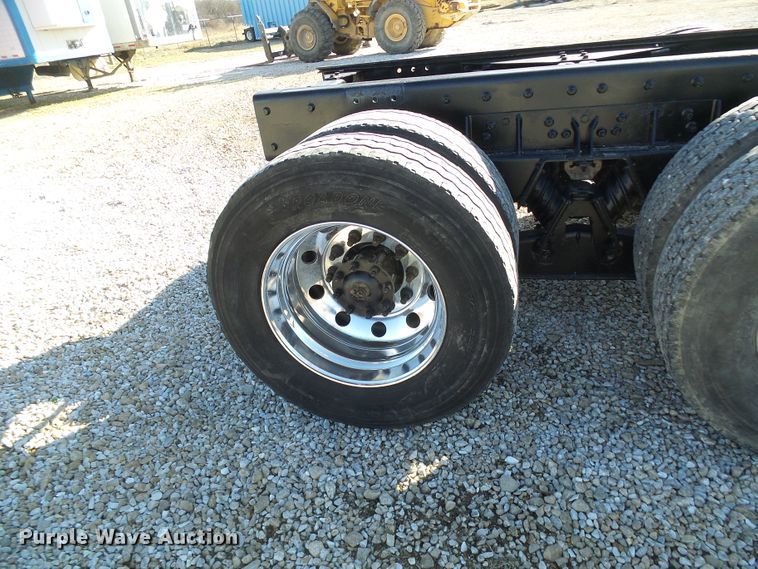 image for item DG2114 2004 Freightliner Business Class M2  truck cab and chassis