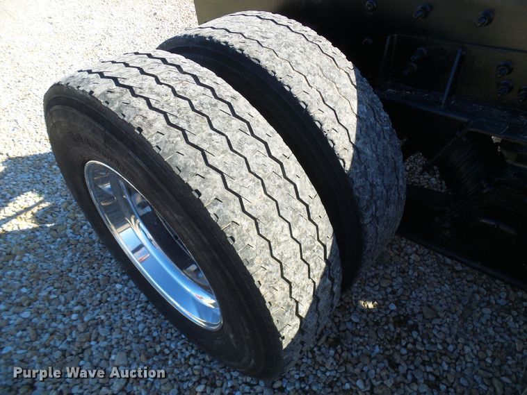 image for item DG2114 2004 Freightliner Business Class M2  truck cab and chassis