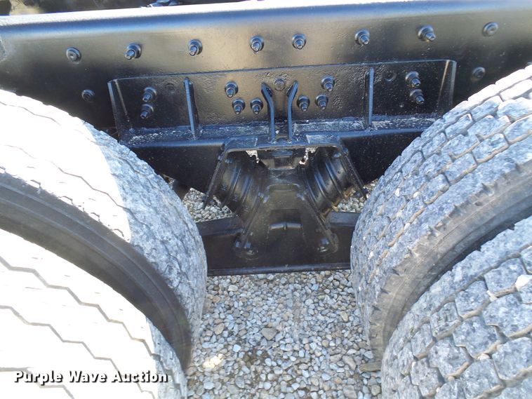 image for item DG2114 2004 Freightliner Business Class M2  truck cab and chassis