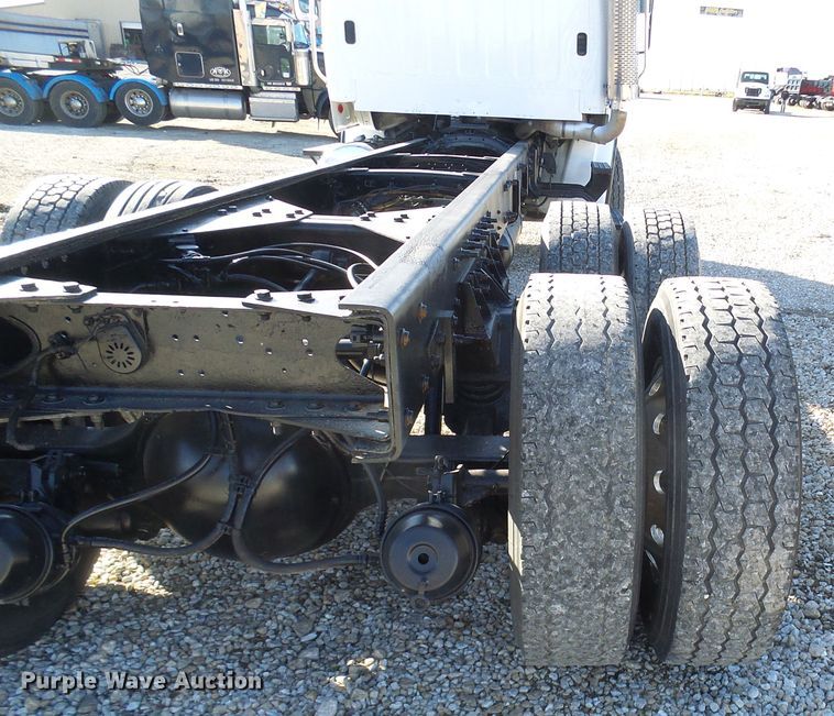 image for item DG2114 2004 Freightliner Business Class M2  truck cab and chassis