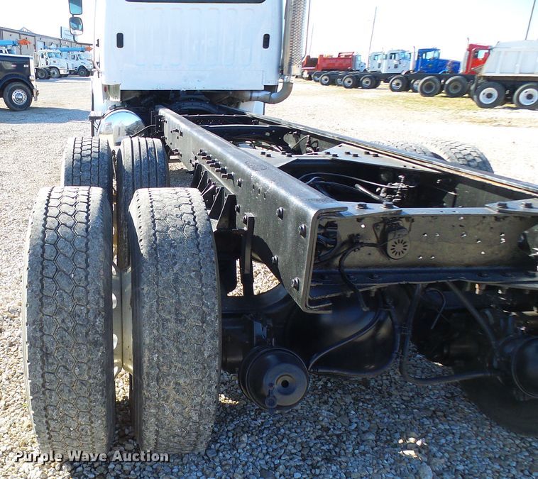 image for item DG2114 2004 Freightliner Business Class M2  truck cab and chassis