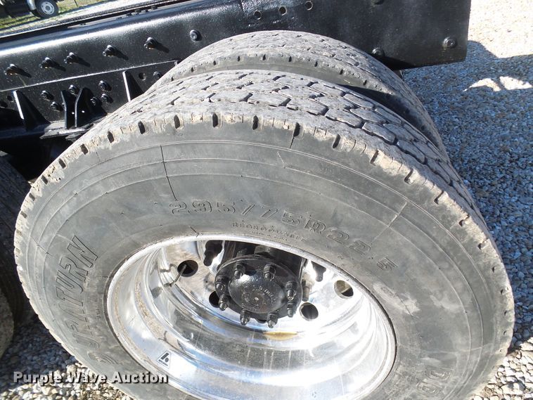 image for item DG2114 2004 Freightliner Business Class M2  truck cab and chassis