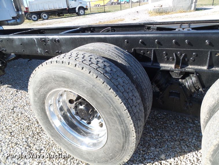 image for item DG2114 2004 Freightliner Business Class M2  truck cab and chassis