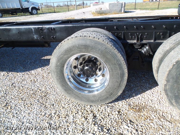 image for item DG2114 2004 Freightliner Business Class M2  truck cab and chassis