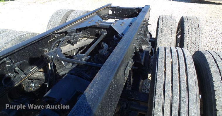 image for item DG2114 2004 Freightliner Business Class M2  truck cab and chassis