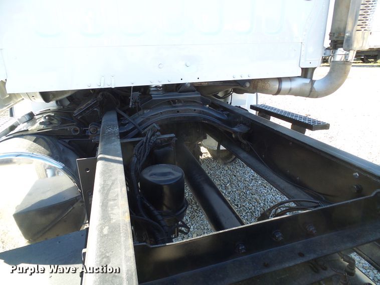 image for item DG2114 2004 Freightliner Business Class M2  truck cab and chassis