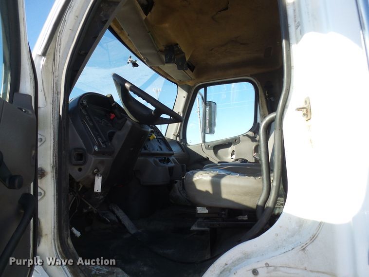 image for item DG2114 2004 Freightliner Business Class M2  truck cab and chassis