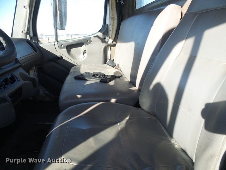 image for item DG2114 2004 Freightliner Business Class M2  truck cab and chassis