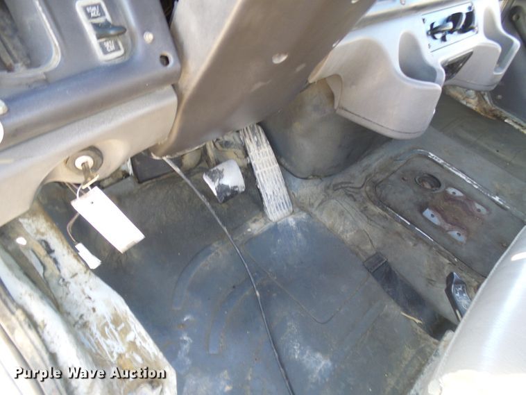 image for item DG2114 2004 Freightliner Business Class M2  truck cab and chassis