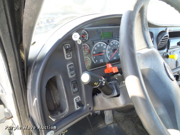 image for item DG2114 2004 Freightliner Business Class M2  truck cab and chassis