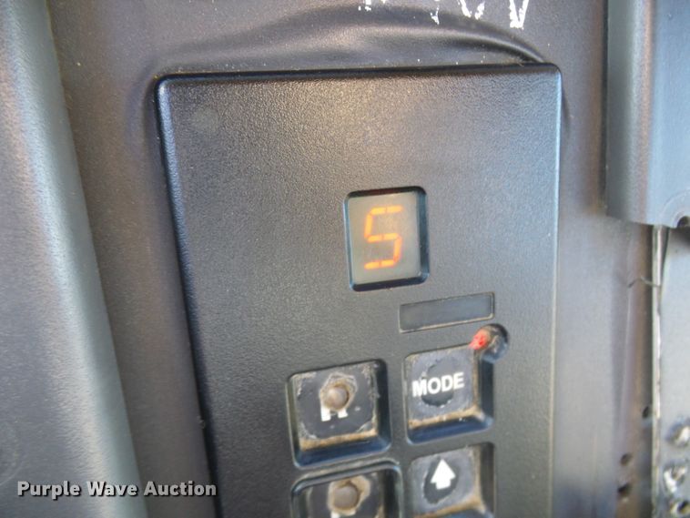 image for item DG2114 2004 Freightliner Business Class M2  truck cab and chassis