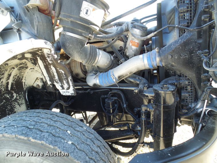 image for item DG2114 2004 Freightliner Business Class M2  truck cab and chassis