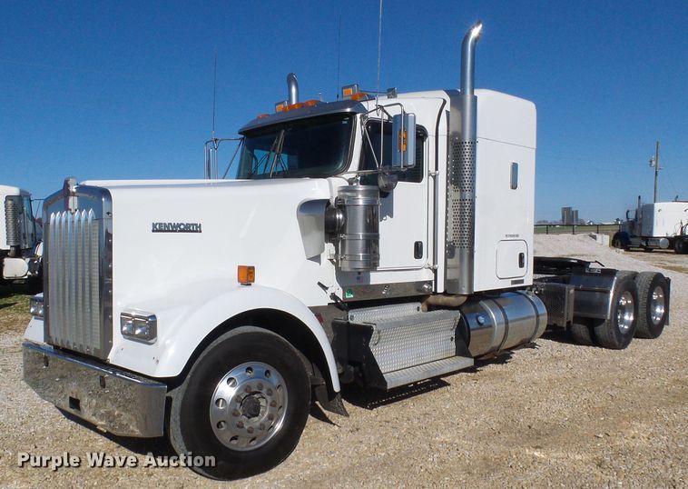 image for item DG2116 2014 Kenworth W900  semi truck