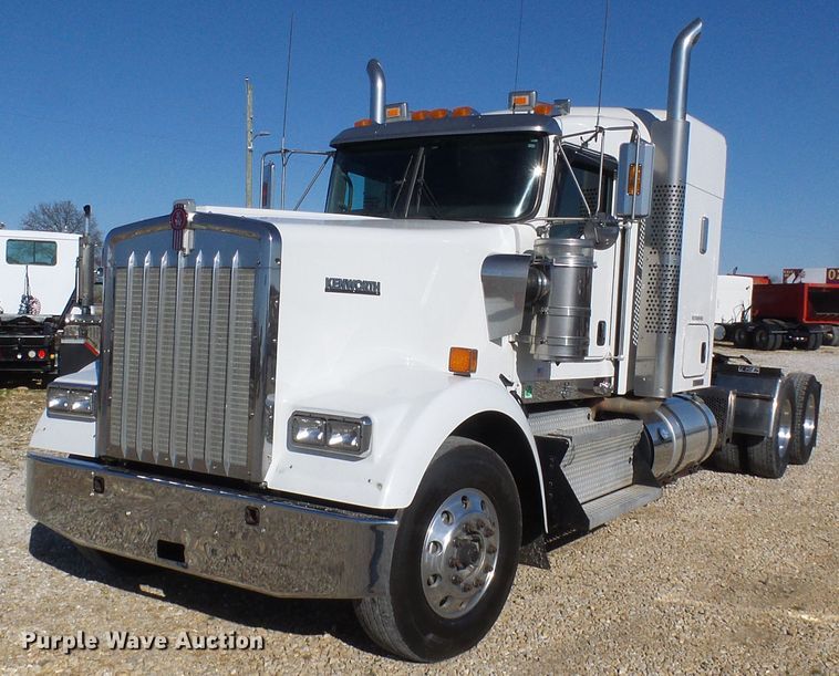 image for item DG2116 2014 Kenworth W900  semi truck