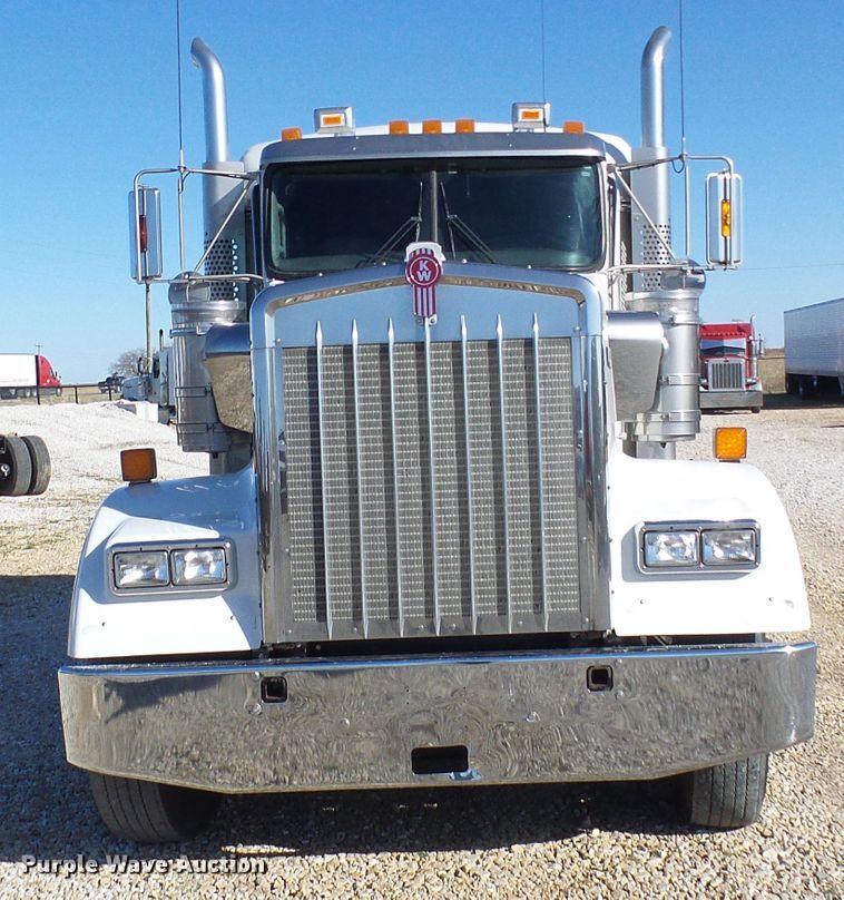 image for item DG2116 2014 Kenworth W900  semi truck