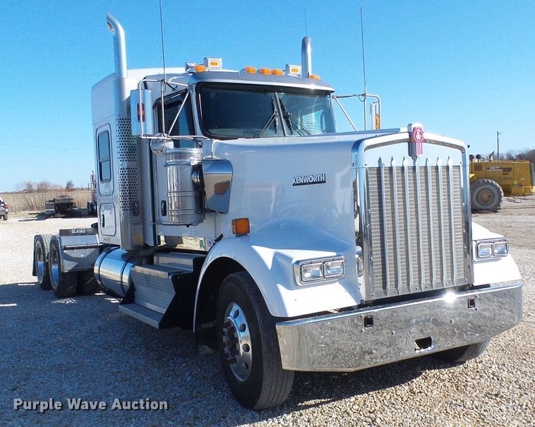 image for item DG2116 2014 Kenworth W900  semi truck