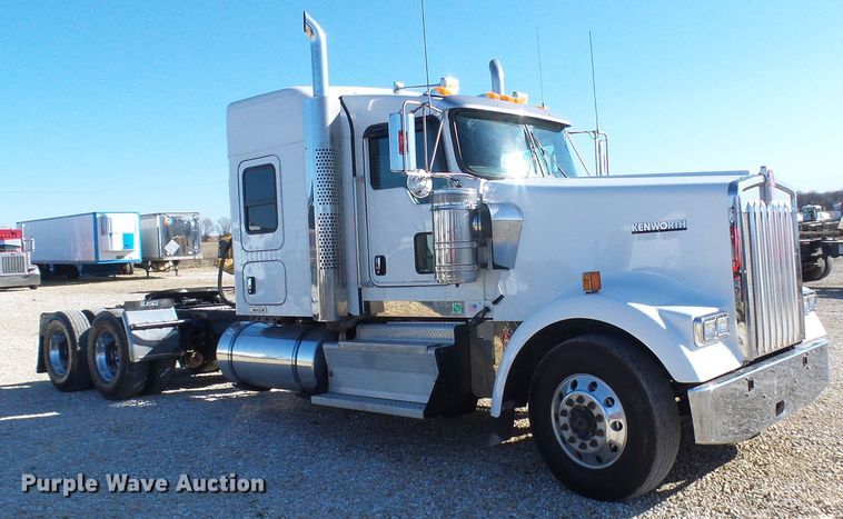 image for item DG2116 2014 Kenworth W900  semi truck