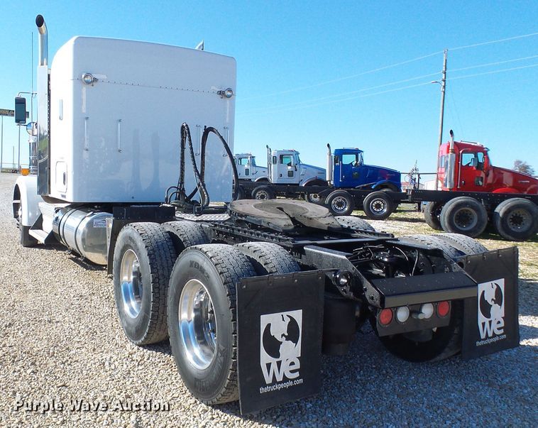 image for item DG2116 2014 Kenworth W900  semi truck