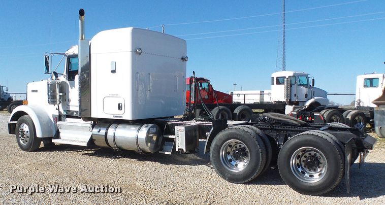 image for item DG2116 2014 Kenworth W900  semi truck