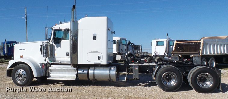 image for item DG2116 2014 Kenworth W900  semi truck