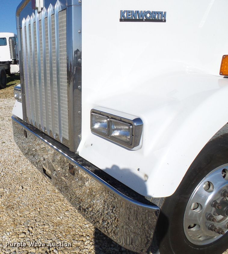 image for item DG2116 2014 Kenworth W900  semi truck