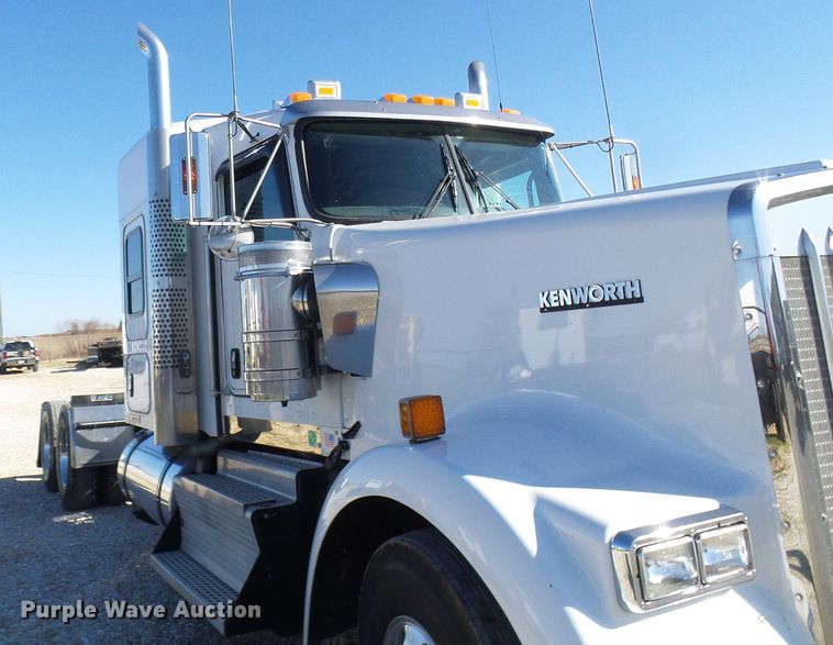 image for item DG2116 2014 Kenworth W900  semi truck