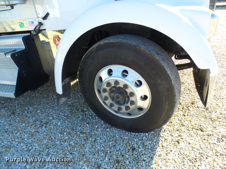 image for item DG2116 2014 Kenworth W900  semi truck