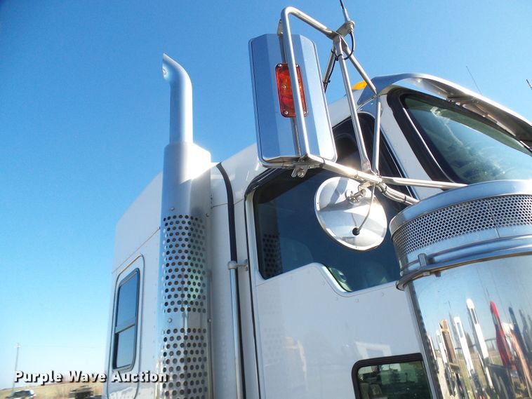 image for item DG2116 2014 Kenworth W900  semi truck