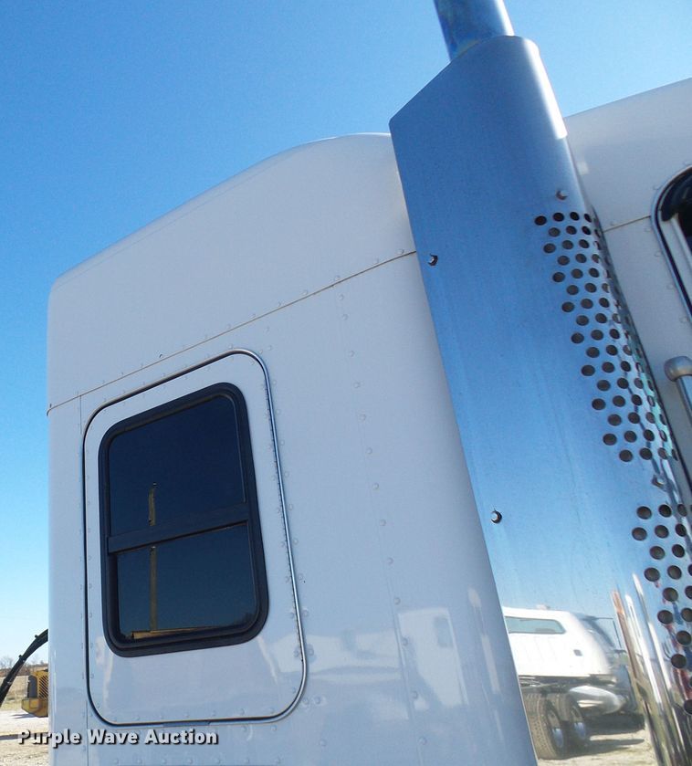 image for item DG2116 2014 Kenworth W900  semi truck