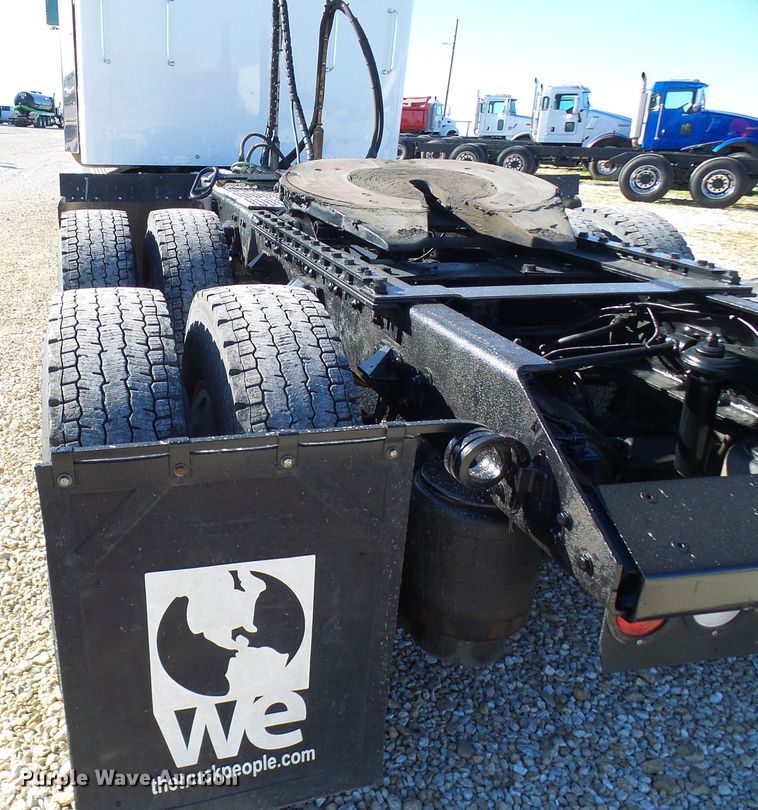 image for item DG2116 2014 Kenworth W900  semi truck