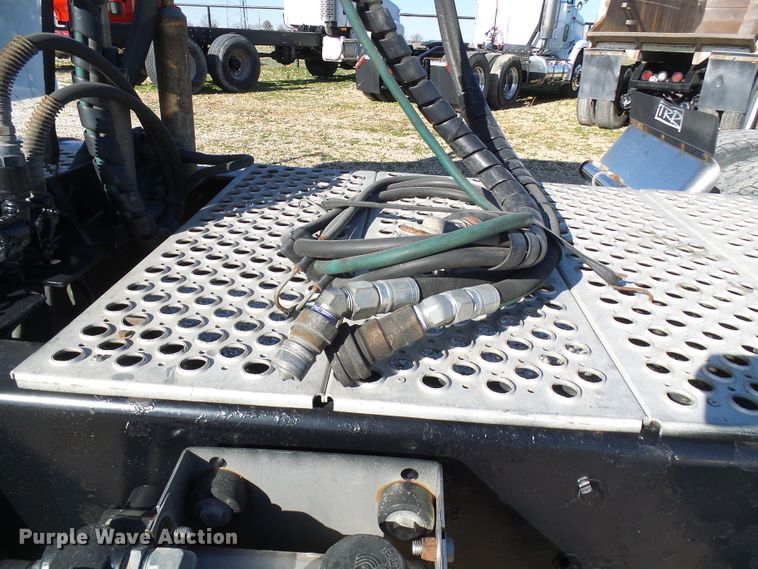 image for item DG2116 2014 Kenworth W900  semi truck