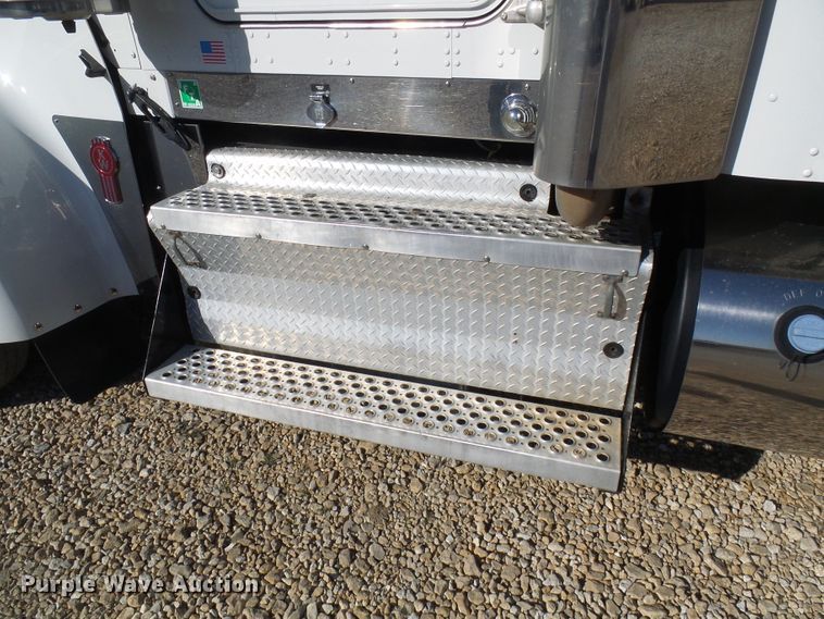 image for item DG2116 2014 Kenworth W900  semi truck