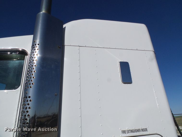image for item DG2116 2014 Kenworth W900  semi truck
