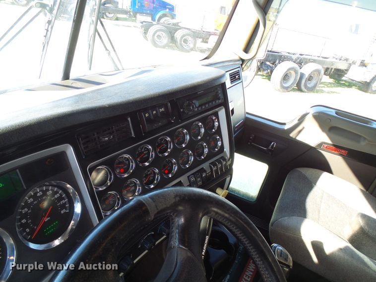 image for item DG2116 2014 Kenworth W900  semi truck